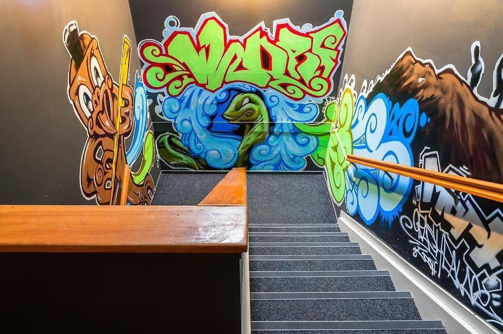Crashpalace Backpackers Роторуа Экстерьер фото