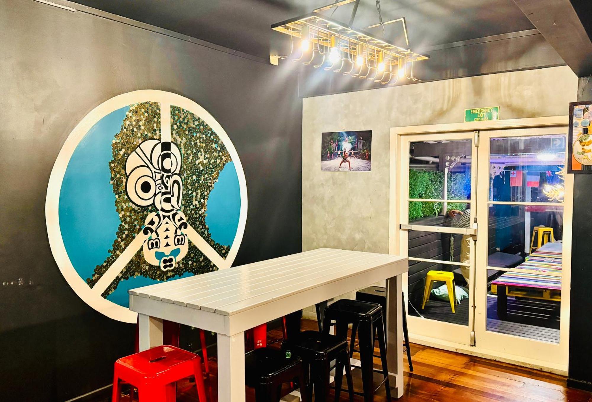 Crashpalace Backpackers Роторуа Экстерьер фото
